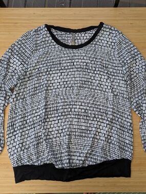 Thyme Maternity Black & White Patterned Long-Sleeve Top
